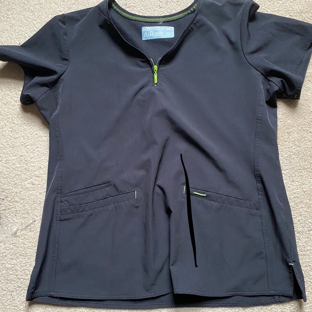 MedCouture Scrub Top Size XL
